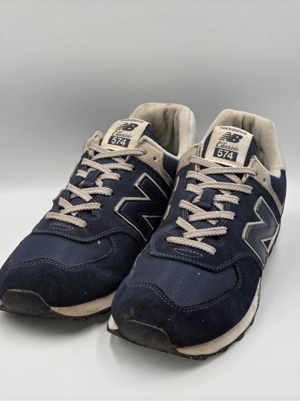 New Balance 574 Core Navy
ML574EVN Mens Size 12 Navy
White Sneakers